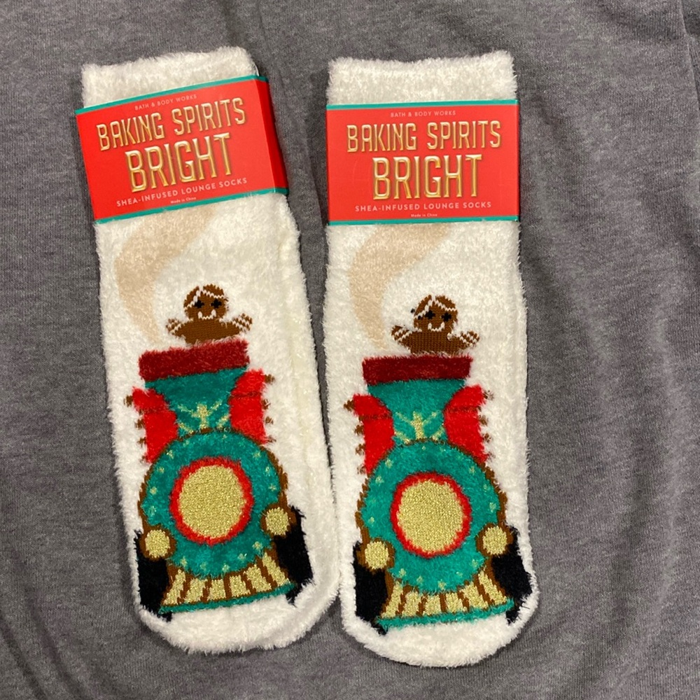 Bath and Body Works Christmas Shea Infused Lounge Socks (2 pack)